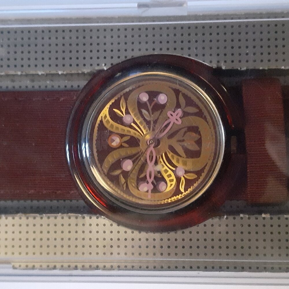 Vintage 1996 Victorian Medallion Swatch watch